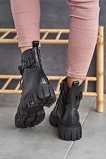 Czarne buty zimowe wykonane ze skóry naturalnej z podeszwami typu traktor  8019182 zdjęcie №10
