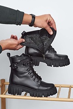 Czarne buty zimowe wykonane ze skóry naturalnej z podeszwami typu traktor  8019182 zdjęcie №11