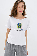 Wąska letnia koszulka z wiskozy z patriotycznym nadrukiem Garne 9000182 zdjęcie №2