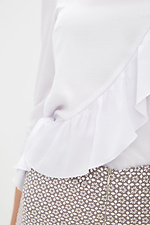 Biała szykowna bluzka NIKOL z falbanami i przyciętymi rękawami Garne 3038184 zdjęcie №4