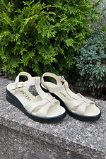 Women's beige sandals with black platform heels  4206184 photo №5