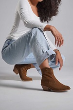 Übergangszeitliche Wildlederstiefel mit Absatz.  4207185 Foto №6