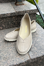 Women's beige ballet flats perforation  4206190 photo №1