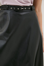 Кожаная клешная юбка миди черного цвета с поясом  4009193 фото №4