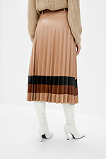 Кожаная юбка плиссе кофейного цвета с полосками  4009196 фото №3