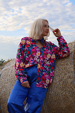Блуза с воротником-стойка в цветочный принт. Garne 3041201 фото №8