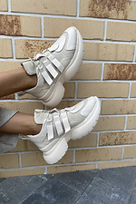 Женские кожаные кроссовки бежевого цвета на платформе 8018209 фото №5