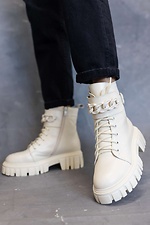 Высокие зимние ботинки в милитари стиле молочного цвета  8019211 фото №5