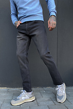 Прямые мужские джинсы серого цвета  4009212 фото №1