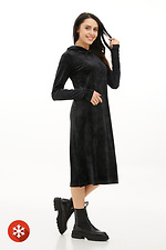 Черное велюровое платье миди с капюшоном Garne 3039213 фото №2