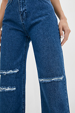 Синие широкие джинсы расклешенные к низу с рванкой 4009218 фото №4