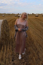Атласна подовжена сукня MEGG бежевого кольору Garne 3041219 фото №4