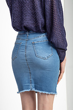 Стрейчевая джинсовая юбка мини с рванкой и царапками  4014219 фото №3