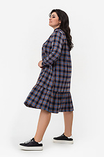 Kariertes Kleid mit blauem Volant Garne 3041228 Foto №8
