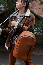 Großer City-Rucksack in Ziegelfarbe mit einer Außentasche mit Reißverschluss Mamakazala 8038228 Foto №7