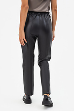 Женские классические брюки из эко-кожи черного цвета Garne 3041231 фото №4