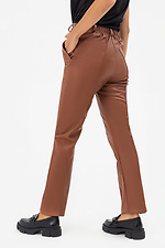 Жіночі класичні штани з еко-шкіри коричневого кольору Garne 3041232 фото №3