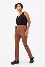 Жіночі класичні штани з еко-шкіри коричневого кольору Garne 3041232 фото №6