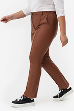 Жіночі класичні штани з еко-шкіри коричневого кольору Garne 3041232 фото №9