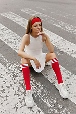 Rote kniehohe Baumwoll-Kniestrümpfe mit weißen Streifen M-SOCKS 2040233 Foto №3