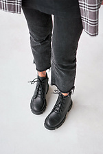 Schwarze Damen-Lederstiefel für die Übergangszeit  4206234 Foto №1