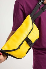Прямоугольная сумка на пояс бананка желтого цвета с клапаном GEN 9005236 фото №4
