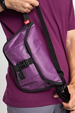 Прямоугольная сумка на пояс бананка фиолетового цвета с клапаном GEN 9005237 фото №1