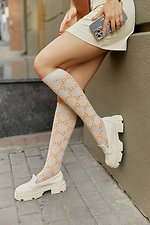Kniehohe Kniestrümpfe aus beiger Baumwolle mit orangefarbenem Muster M-SOCKS 2040243 Foto №3