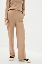 Warm knitted two-piece suit in sand color with wide trousers  4038252 photo №4