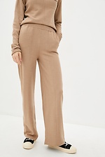 Warmer zweiteiliger Strickanzug in Sandfarbe mit weiter Hose Sewel 4038252 Foto №4