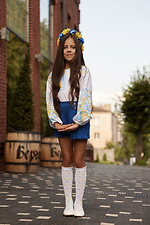 Weiße, durchscheinende Kniestrümpfe für Kinder mit blauen und gelben Punkten M-SOCKS 2040265 Foto №7