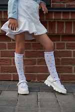 Weiße, durchscheinende Kniestrümpfe für Kinder mit blauen und gelben Punkten M-SOCKS 2040265 Foto №8