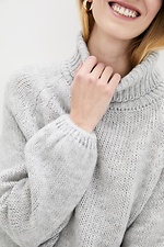 Зимний вязаный свитер оверсайз с высоким воротником и широкими рукавами 4038270 фото №4