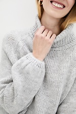 Übergroßer gestrickter Winterpullover mit hohem Kragen und weiten Ärmeln Sewel 4038270 Foto №4