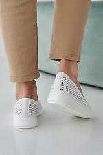 Women's summer white leather loafers  2505283 photo №9
