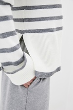 Вязаный оверсайз свитер в полоску с высоким горлом  4038284 фото №4