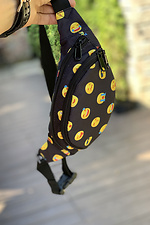 Овальна сумка на пояс бананка чорного кольору в принт смайли Mamakazala 8038296 фото №2
