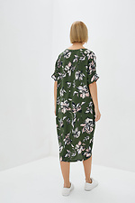 Асимметричное штапельное платье AVALINA в большие цветы на зеленом фоне Garne 3038297 фото №3
