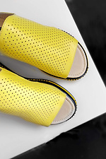 Perforated yellow leather slip-on slippers  4205324 photo №5