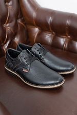 Мужские кожаные туфли на шнурках в черном цвете  8019344 фото №1