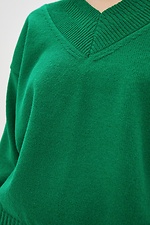 Вязаный теплый джемпер зеленого цвета в классическом стиле  4038347 фото №4