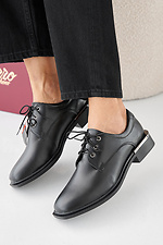 Schwarze Damen-Lederschuhe fr Frhling und Herbst  2505349 Foto №4