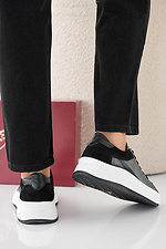 Damen-Sneakers aus schwarzem Leder fr Frhling und Herbst 2505355 Foto №2