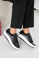 Damen-Sneakers aus schwarzem Leder fr Frhling und Herbst 2505355 Foto №9