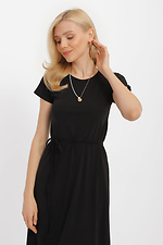 Трикотажна сукня LUISA чорного кольору під пояс із короткими рукавами Garne 3040356 фото №2