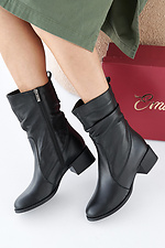 Schwarze Damen-Lederstiefel fr Frhling und Herbst 2505365 Foto №1