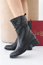 Schwarze Damen-Lederstiefel fr Frhling und Herbst 2505365 Foto №2