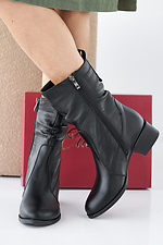 Schwarze Damen-Lederstiefel fr Frhling und Herbst 2505365 Foto №3
