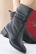 Schwarze Damen-Lederstiefel fr Frhling und Herbst 2505365 Foto №4