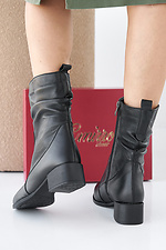 Schwarze Damen-Lederstiefel fr Frhling und Herbst 2505365 Foto №5